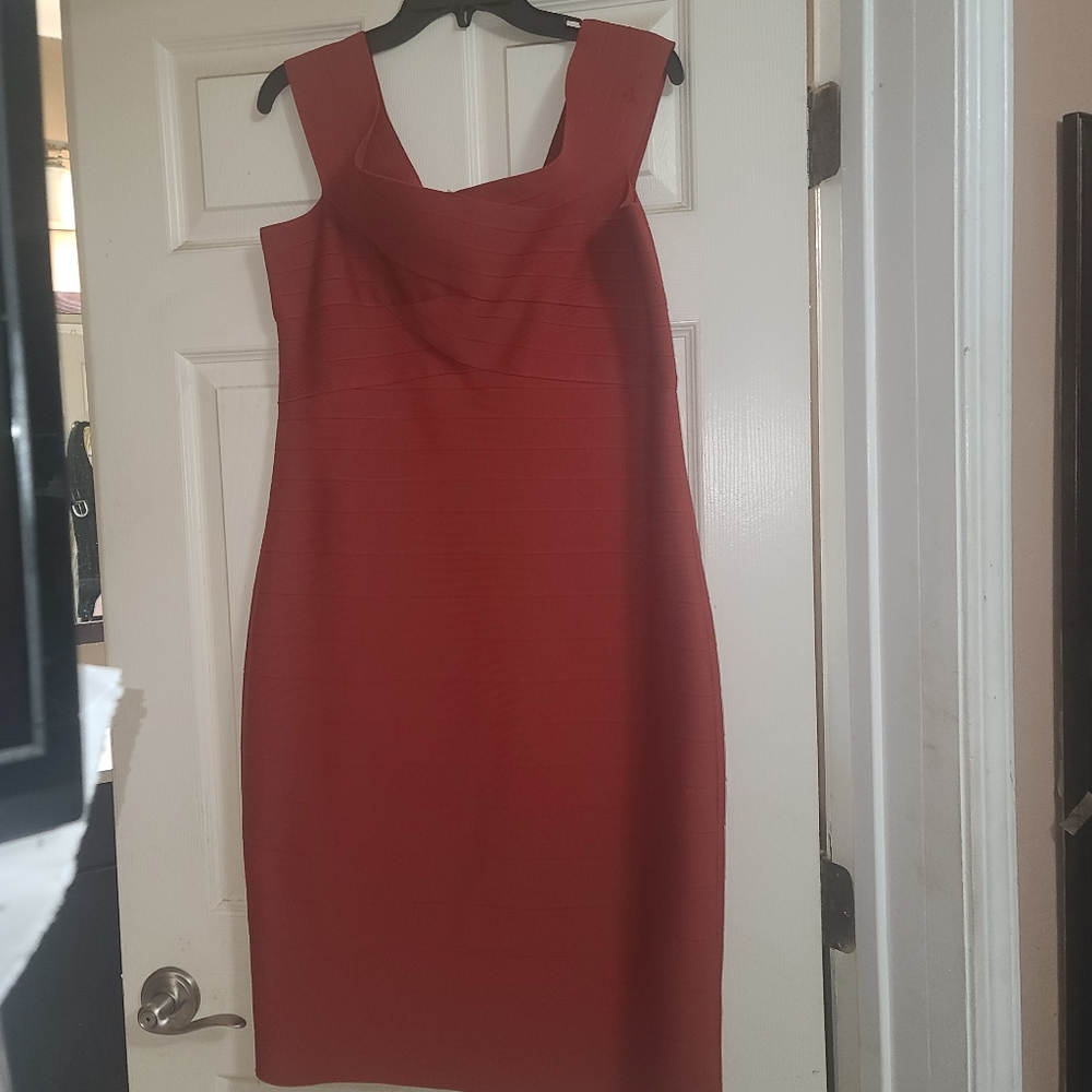 Flattering bandage dress never worn